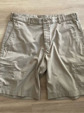 Nike Men's Tan Cargo Shorts - Classic Everyday Utility